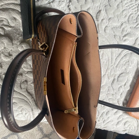 Kensington tote . Great condition.SOLD - Picture 3 of 5